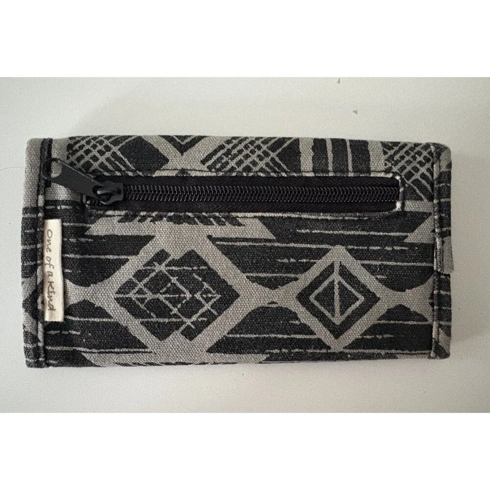 KAVU Trifold One Of A Kind Wallet Canvas Fabric Black Gray Aztec Print Nylon Int